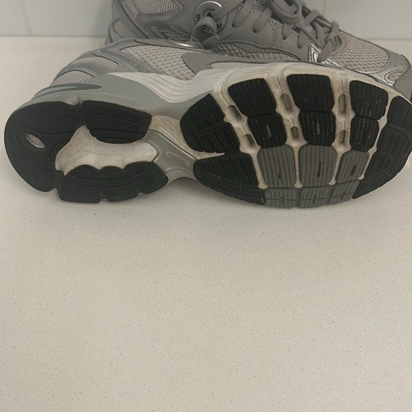 Adidas falcon running shoes size 7 1/2 women’s - Picture 6 of 8